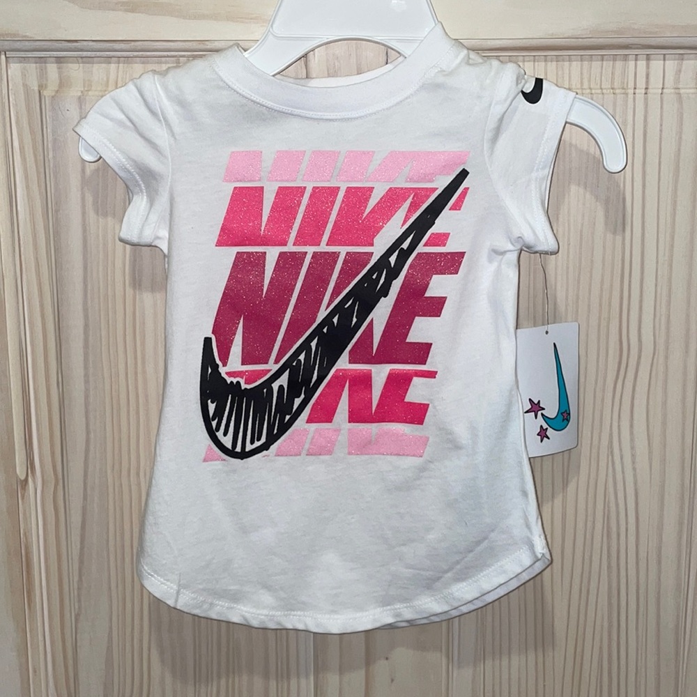 Girls Nike t-shirt
